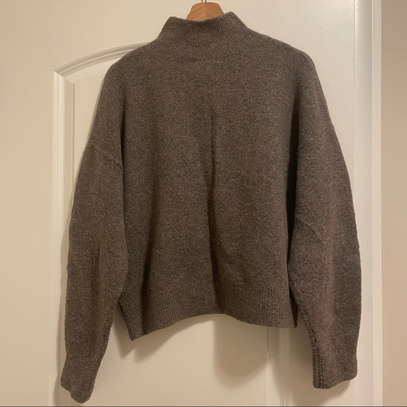 H&M sweater - Picture 2 of 3